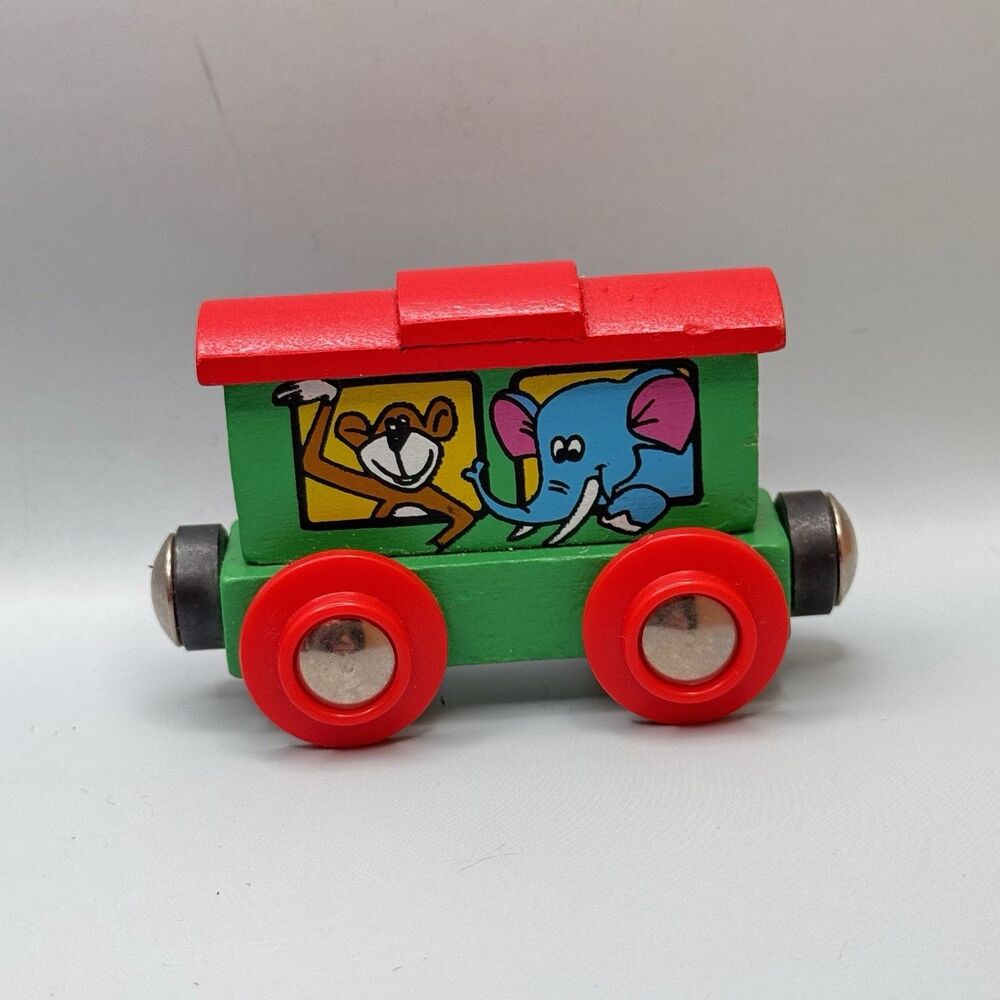 Wooden Circus Train 10 Pieces With Magnetic Couplers (Bx T) - Picture 8 of 13